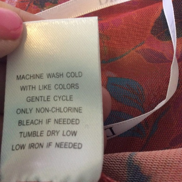 Dr 2 Floral Blouse Size Small NWOT - Picture 3 of 10